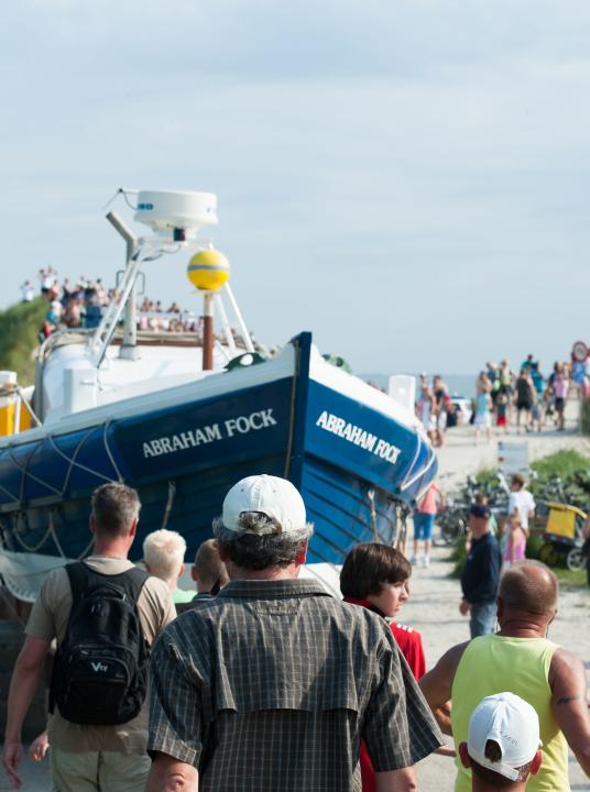 Demonstration horse-drawn rescue boat - VVV Ameland - Wadden.nl