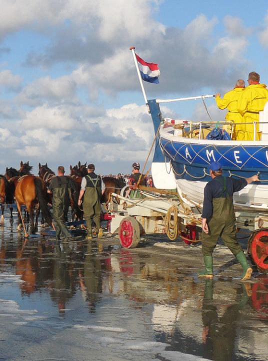 Demonstration horse-drawn rescue boat - Wadden.nl - VVV Ameland - Photo: Nanne Nicolai
